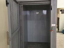 Elevador de carga com estrutura e fechamento - 14