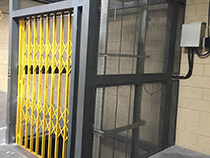 Elevador de carga com estrutura e fechamento - 2