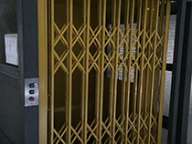 Elevador de carga com estrutura e fechamento - 8