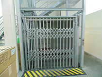 Elevador de carga com estrutura e fechamento - 9